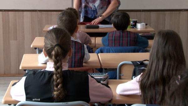 O profesoară de religie din Constanţa a dispărut cu banii elevilor strânşi pentru o tabără. A adunat 35.000 de lei şi a anulat excursia