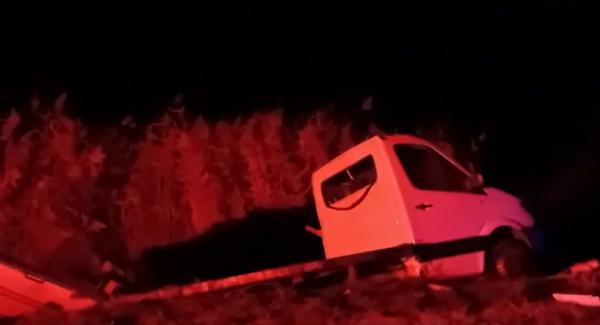 Un poliţist de 30 de ani din Brăila, mort într-un accident cumplit. Tânărul se întorcea acasă când a pierdut controlul volanului şi s-a izbit de o dubă