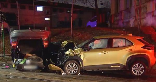 O clipă de neatenţie, 3 oameni la spital. Accident grav în Bucureşti, după ce un şofer de 18 ani a pierdut controlul volanului