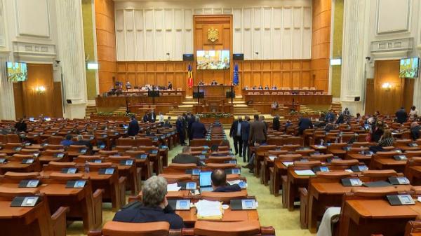 Surse: Noul Parlament ar putea să aibă cu 30 de oameni mai puţin. Senatorii şi deputaţii POT ar urma să fie excluşi