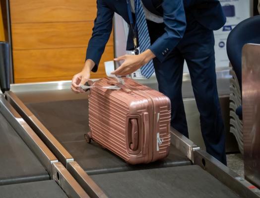 Descoperire neaşteptată în bagajul unui român la Aeroportul din Timişoara. Bărbatul urma să plece în Indonezia