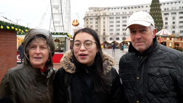 Bucureşti, una dintre destinaţiile preferate de turiştii străini pentru vacanţa de Crăciun: "Este prima oară. Ne-am bucurat. Aveţi o ţară frumoasă"