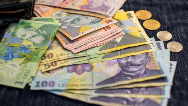 CALCUL: Ce rată va avea un român de la 1 ianuarie, la un credit de 250.000 de lei luat pe 30 de ani. IRCC scade la 5,66%