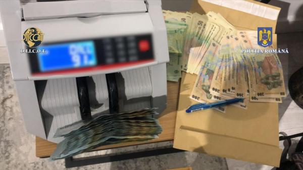 Doi tineri de 17 şi 19 ani, arestaţi în Cluj. De Revelion, au scos la vânzare 10 kg de droguri