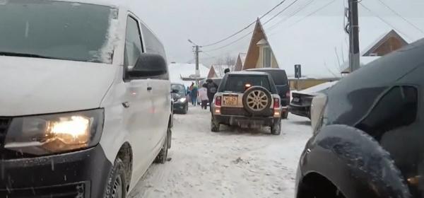 Blestemul aglomeraţiei din trafic loveşte o altă destinaţie de vis din România. Unii şoferi au renunţat şi au făcut cale întoarsă