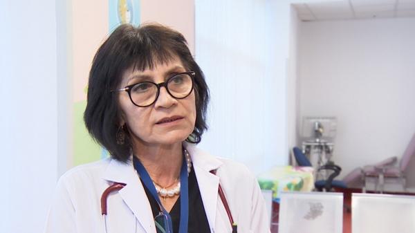 EXCLUSIV. Medicii care l-au salvat pe "îngeraşul" Florin din centrele groazei. Avea 8 kg la 6 ani