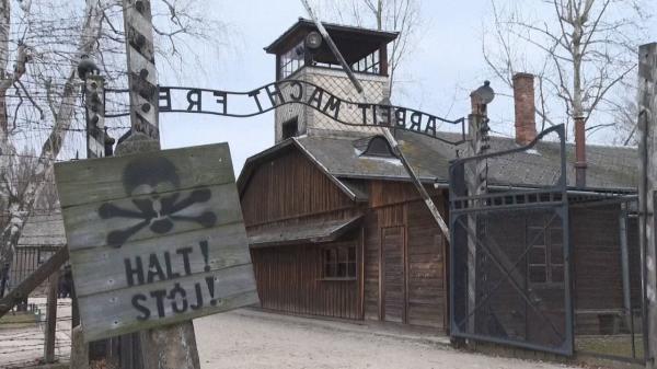 "O adevărată industrie a morţii. Într-o singură zi, puteau arde 10.000 de oameni" Mărturia şocantă a unui supravieţuitor de la Auschwitz