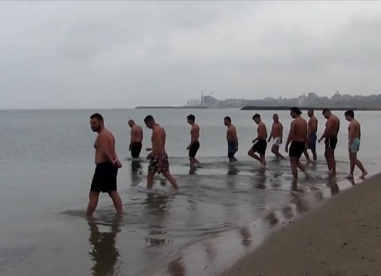 "Provocarea Ursului Polar", la Constanţa. Motivul pentru care zeci de tineri au intrat în mare, în apa rece ca gheaţa