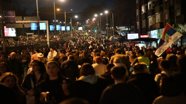 Juriștii din Serbia, solidaritate cu protestatarii. Își suspendă activitatea timp de o lună