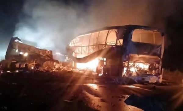 Accident cumplit, cu 41 de morţi, în Mexic. Un autocar a izbit un camion, iar flăcările au înghiţit ambele maşini