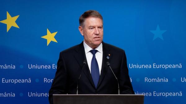 Parlamentul discută, marţi, începerea procedurii de suspendare a preşedintelui Iohannis. Cererea, pe masa CCR