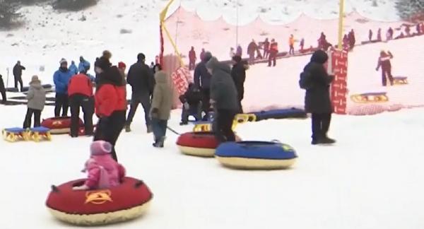 Pârtia pe care pasionaţii de schi o preferă ca să scape de statul la coadă. Un skipass costă 140 de lei