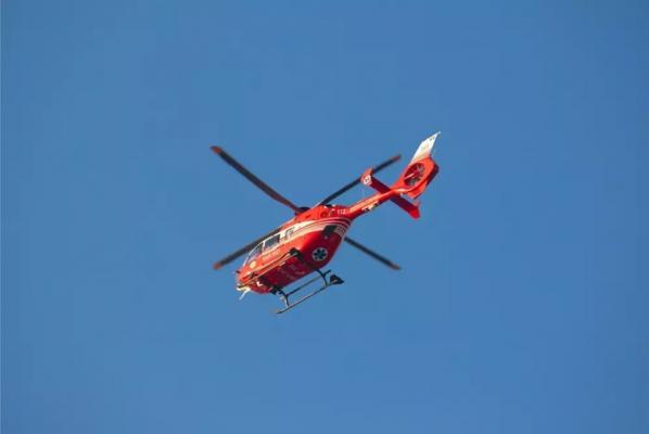 Bărbatul din Galaţi peste care a căzut un perete a murit după ce elicopterul SMURD nu a putut decola din cauza ninsorii puternice