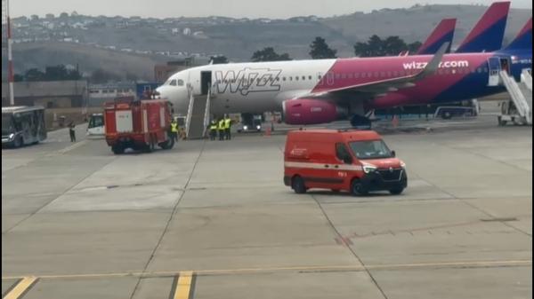 "Am simţit o bubuitură puternică". Mărturia pasagerilor din avionul Wizz Air care a lovit un stol de păsări