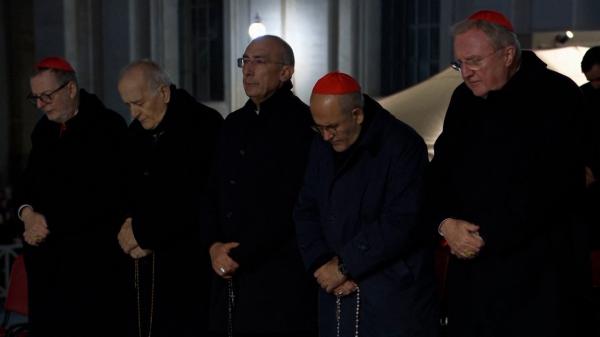 Papa Francisc, în stare "critică", dar stabilă. Donald Trump i-a transmis un mesaj de însănătoşire: "Dacă ne dorim să se facă bine, atunci este posibil"