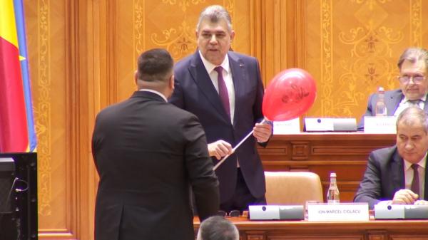 Circ la moţiunea de cenzură împotriva Guvernului: "Domnule Ciolacu, plecați că vine FBI-ul". Ponta a cerut suspendarea din PSD