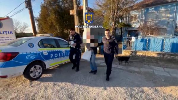 A aflat că soţia îl înşală aşa că i-a dat foc maşinii amantului. Bărbatul de 60 de ani din Mehedinţi, prins la scurt timp de poliţişti