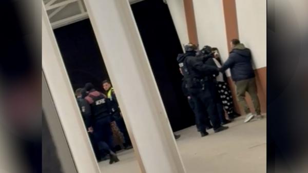 Un botoșănean de 27 de ani, rănit cu sabia într-o sală de jocuri, a ajuns la Urgențe. Rudele au continuat scandalul cât era pe patul de spital