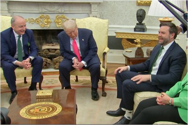 O pereche de șosete purtată de JD Vance l-a distras pe Trump și a întrerupt discuția cu premierul Irlandei: "Sunt impresionat"