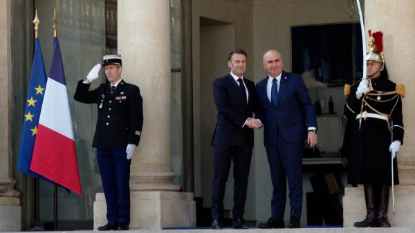 Reuniunea de la Paris: Bolojan, întâmpinat de Macron la Palatul Elysee. "România nu trimite trupe în Ucraina"