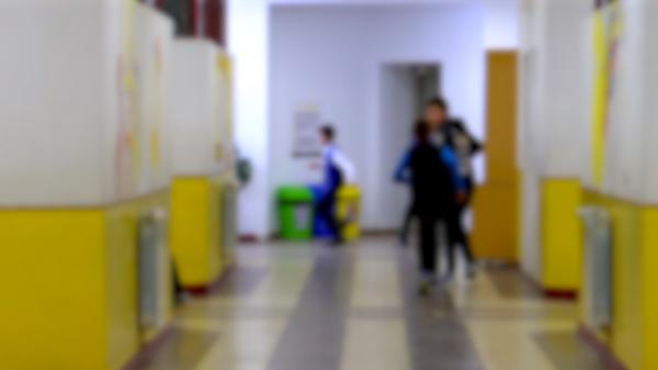 Un elev de la o şcoală din Otopeni şi-a atacat colegul cu un cuţit. Ar fi fost hărţuit în repetate rânduri şi a încercat să se răzbune