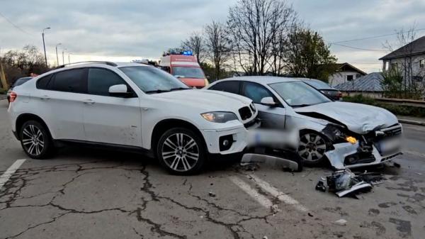 Accident grav pe un bulevard din Constanţa. Două persoane au ajuns la spital