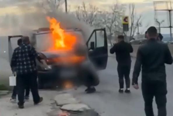 O autoplatformă a luat foc în mers pe DN 6, în Mehedinţi. Şoferul doar ce o cumpărase şi se îndrepta spre casă
