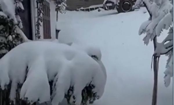 Grecia pare că se pregăteşte de Crăciun, nu de Paşte. În zonele montane, zăpada a atins 20 cm