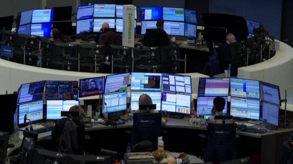 Taxele lui Trump vor lovi în plin şi companiile din România. Războiul comercial pornit de SUA a produs pierderi de 9.500 de miliarde de dolari în 3 zile