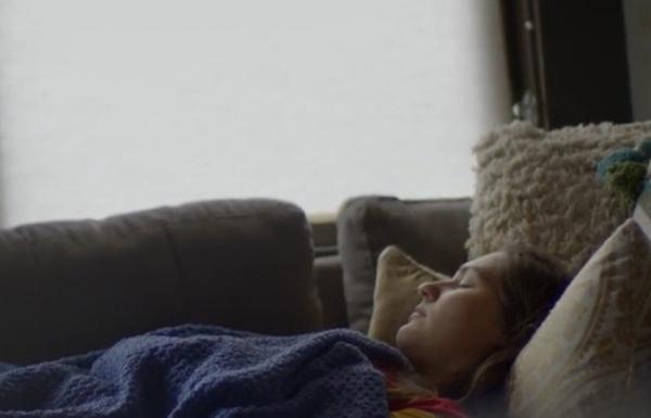 Somnul în exces, noua problemă a tinerilor români. Tulburarea devine cronică şi se tratează greu