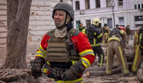 Ruşii au atacat din nou oraşul Sumî cu o rachetă balistică, la o zi după bombardamentele care au ucis 35 de persoane