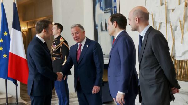 Trump şi-a trimis emisarii la Paris pentru a îngropa securea războiului cu Europa, în privinţa războiului din Ucraina