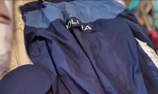 Un bărbat din Dej s-a îmbrăcat în poliţist şi a păcălit două persoane să-i dea 30.000 de lei. Cum a reuşit să pună mâna pe bani