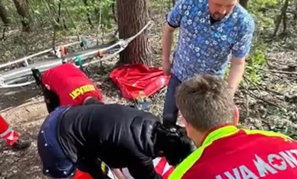 Copil de 14 ani, salvat de pe munte după ce a căzut cu bicicleta pe un traseu din Baia Mare