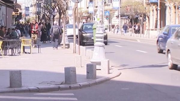 Ziua în care Capitala a respirat. Pe străzi au fost mai mulţi străini decât români, iar pe cel mai aglomerat bulevard maşinile puteau fi numărate pe degete