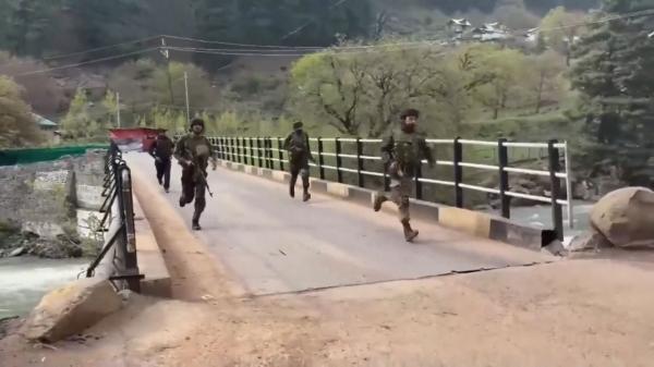 Masacru pe o pajiște din Kashmir: 26 de morţi în cel mai grav atac asupra civililor din ultimii ani. Autorii sunt încă necunoscuți