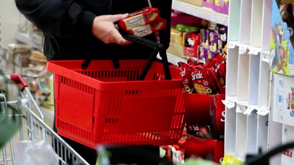 SURSE: Deficitul ar putea ajunge la 10%, iar creşterea economică va fi sub aşteptări. Guvernul ia în calcul noi taxe, TVA de 21% şi acord cu FMI