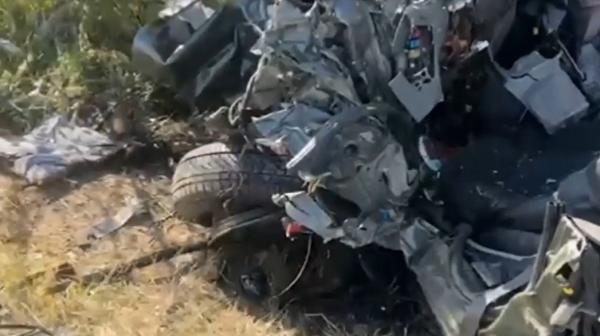 Mașină spulberată de TIR, în Arad. O mamă a murit, doi copii sunt în stare gravă