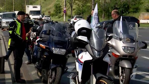 Paradă moto pe străzile din Galaţi: "Copilul din noi îşi spune cuvântul în fiecare primăvară. Te naşti a doua oară"