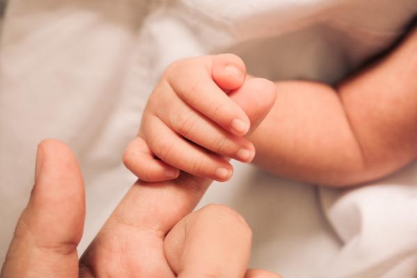 Bebeluş de o lună, la un pas de moarte, după ce i s-a injectat andrenalină, în loc de vitamina K în Spitalul Judeţean din Focşani