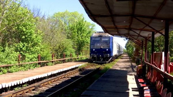 Gări de la malul mării, renovate în timpul sezonului estival. Turiştii care vor coborî din tren direct în mijlocul şantierului