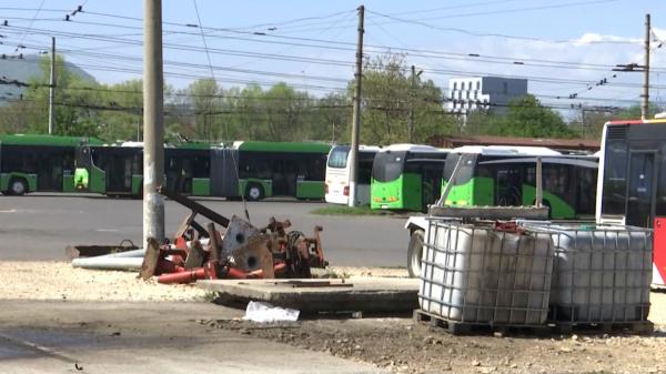 Schema prin care 39 de şoferi de autobuz din Braşov au furat 8.000 de litri de motorină. A urmat un val de percheziţii