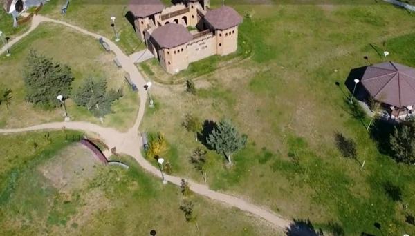 Stațiunea care atrage turiști cu aventuri, tradiții și prețuri de sezon: "Peisajul incredibil. Nu am cuvinte să pot descrie"
