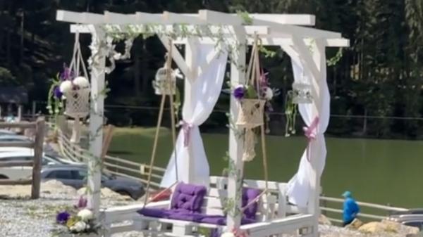 Colţ de Rai scăldat de ape, într-o zonă de poveste a României. Tot mai mulţi au aflat de farmecele acestui loc