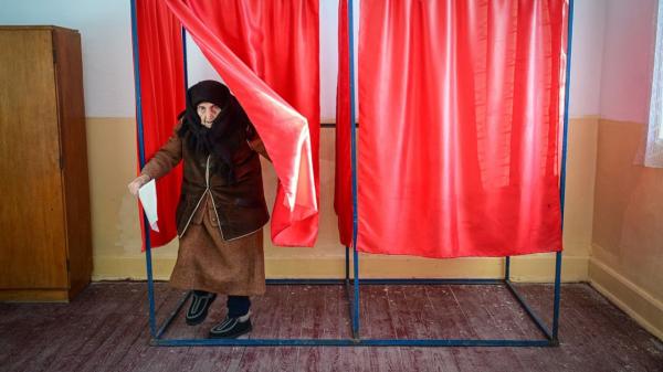 Tradiţia păstrată cu sfinţenie în satele din Gorj, de alegeri. Ce-şi doresc oamenii de la viitorul preşedinte al României