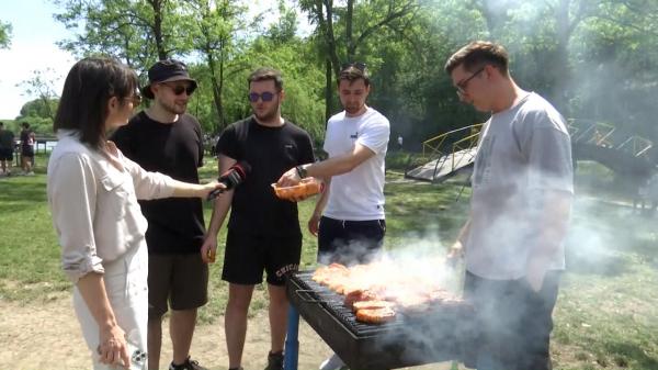 Votul şi grătarele au scos românii din case în ultima zi a minivacanţei de 1 Mai: "60% sunt turişti"