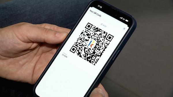 Cum funcţionează RoPay, primul sistem românesc de plăti cu telefonul. Comercianţii vor avea costuri mai mici de administrare decât la POS