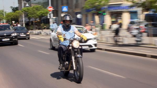 Primăria Capitalei pregăteşte noi măsuri împotriva zgomotului din trafic. Pe unele artere s-ar putea circula cu maximum 30 km/h