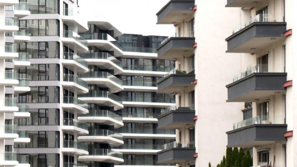 Cât a pierdut într-o singură săptămână un client la un apartament de 100.000 euro la noul curs valutar