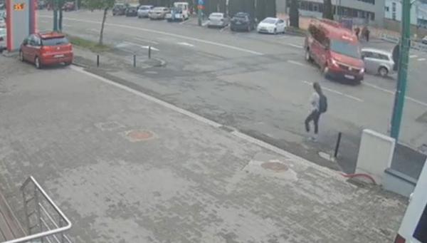 Filmul accidentului din Braşov în care a fost implicat un microbuz cu 15 copii